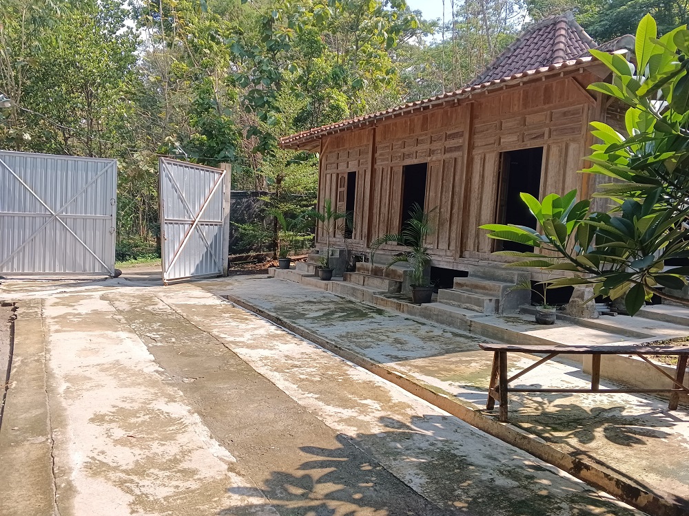 Tanah Dijual 1098 m2 di Sambi Boyolali Sudah Ada Rumah Joglo, Kandang Ayam dan Kolam Ikan Dekat Pasar Sambi, RS Asy-Syifa, Bandara Adisumarmo